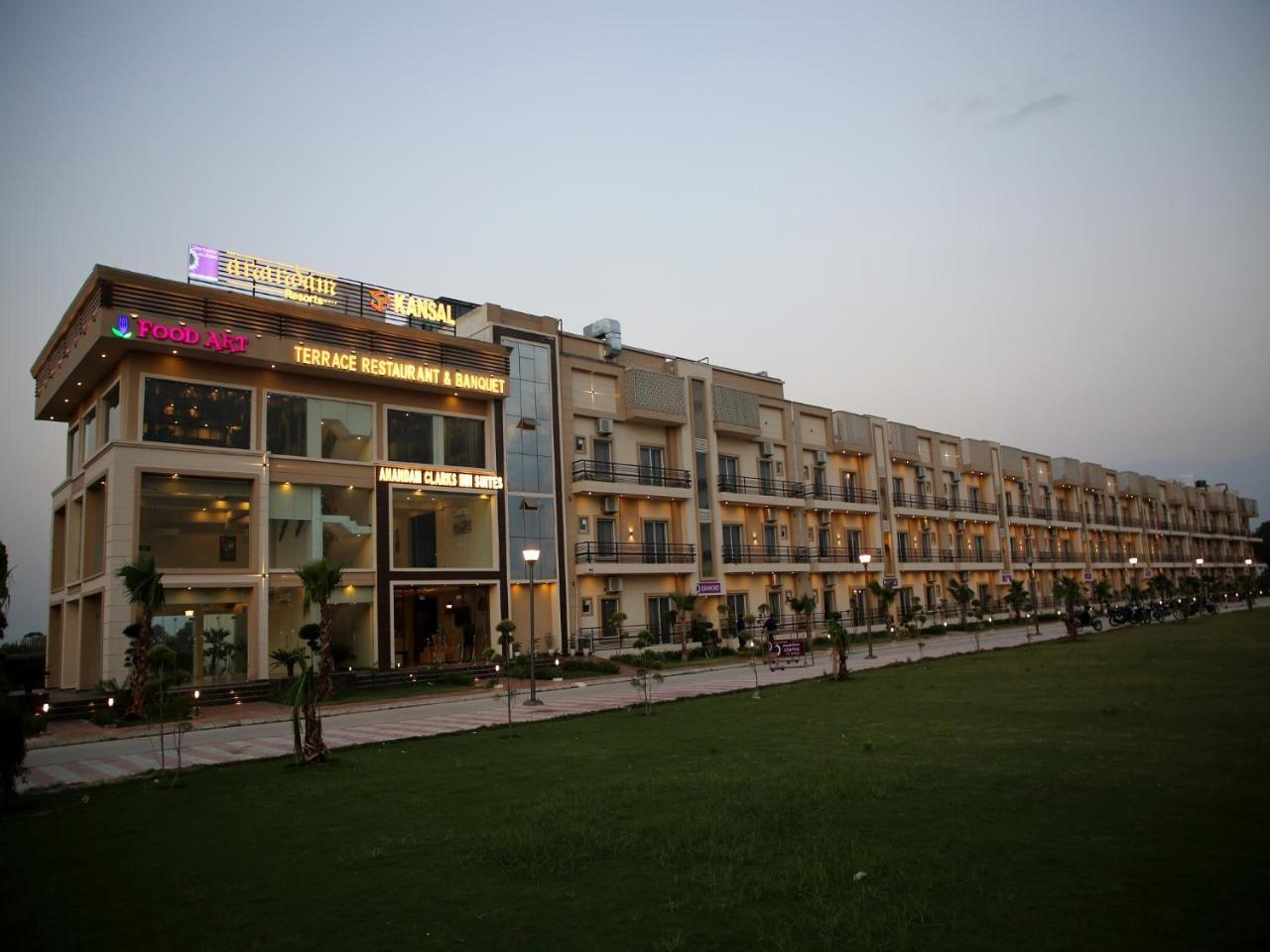 Anandam Clarks Inn Suites Vrindávan Kültér fotó
