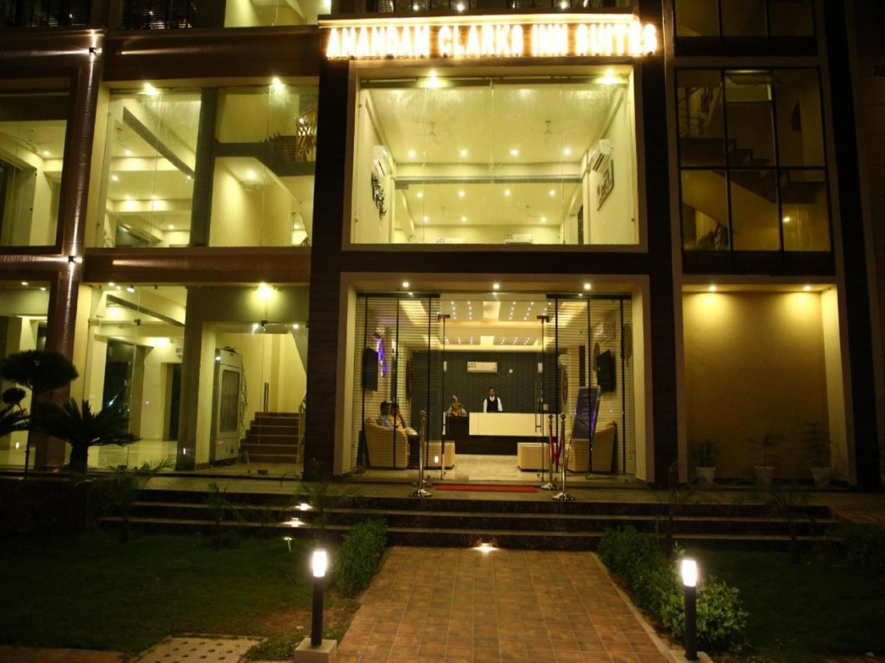 Anandam Clarks Inn Suites Vrindávan Kültér fotó