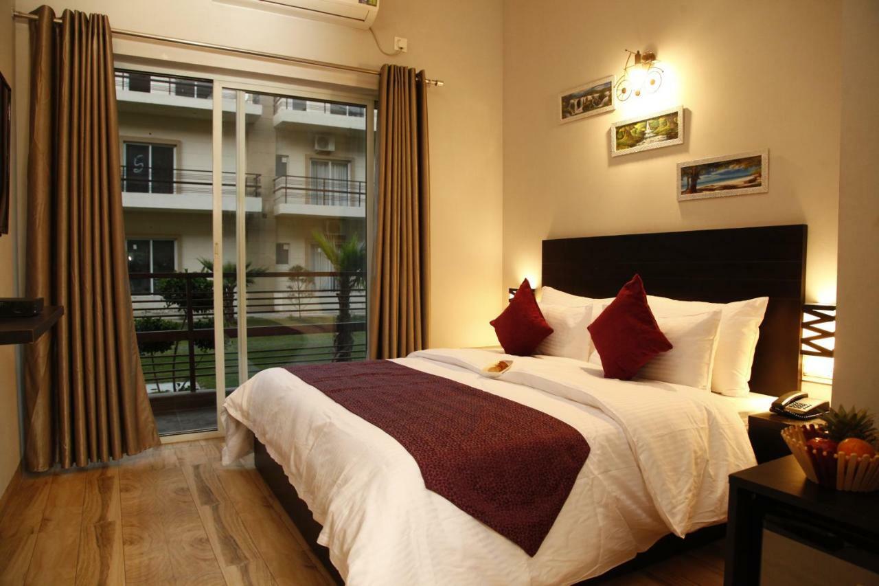 Anandam Clarks Inn Suites Vrindávan Kültér fotó