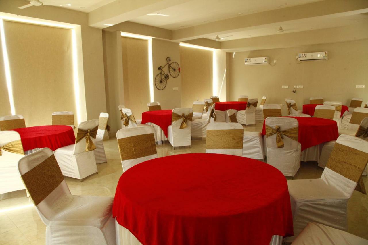 Anandam Clarks Inn Suites Vrindávan Kültér fotó