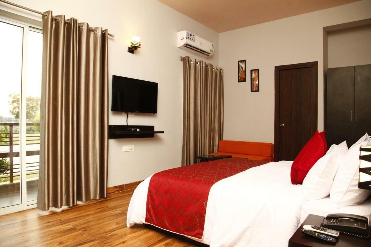 Anandam Clarks Inn Suites Vrindávan Kültér fotó