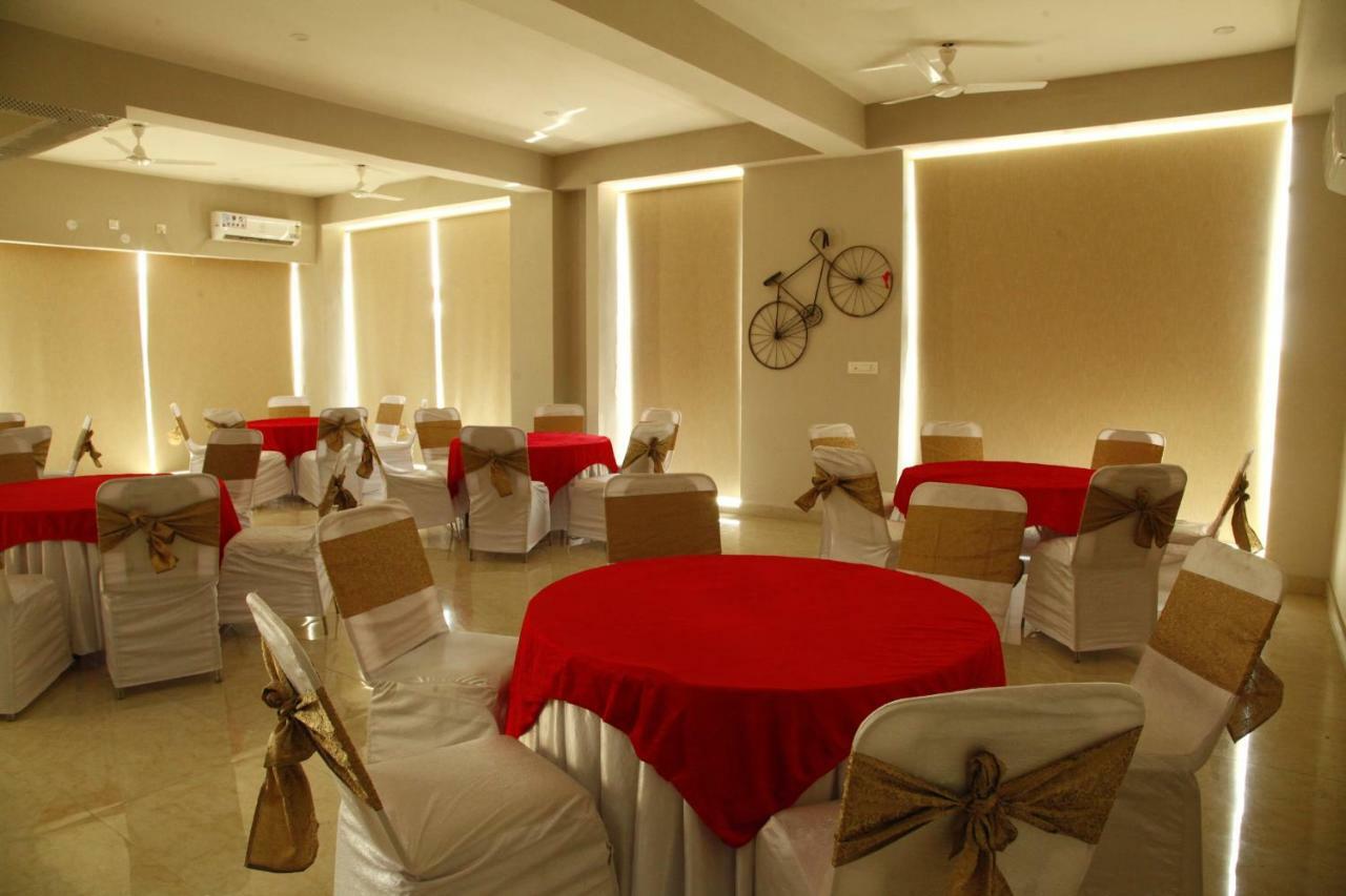 Anandam Clarks Inn Suites Vrindávan Kültér fotó