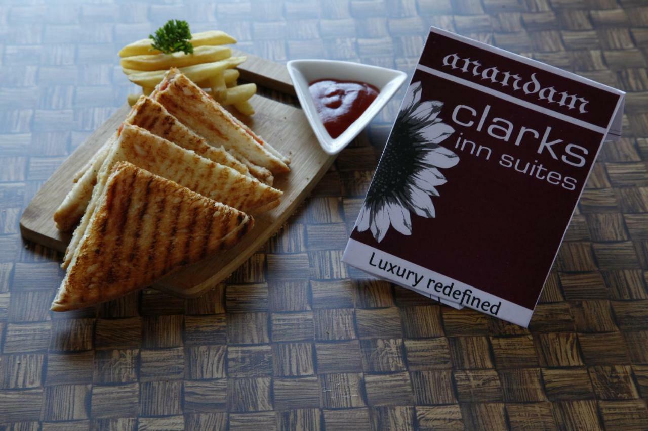 Anandam Clarks Inn Suites Vrindávan Kültér fotó
